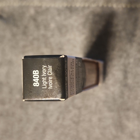 3 FOR $9 Wet n Wild Concealer NEW 3 FOR $9 - Picture 5 of 5